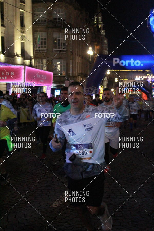 Buy your photos of the eventS�o Silvestre Porto 2019 on Fotop