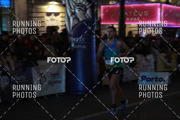 Buy your photos of the eventS�o Silvestre Porto 2019 on Fotop
