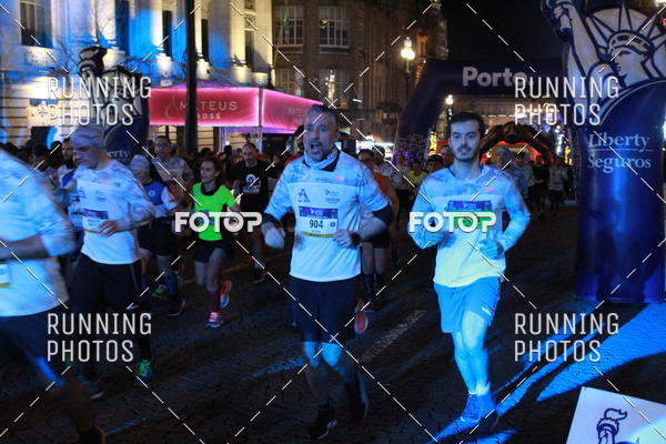 Buy your photos of the eventS�o Silvestre Porto 2019 on Fotop