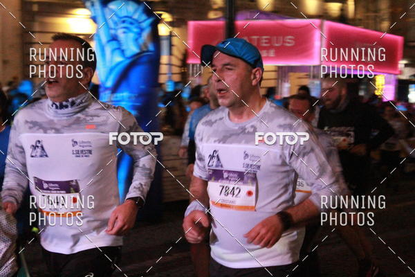 Buy your photos of the eventS�o Silvestre Porto 2019 on Fotop