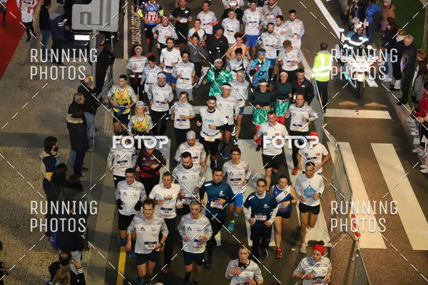 Buy your photos of the eventS�o Silvestre Porto 2019 on Fotop