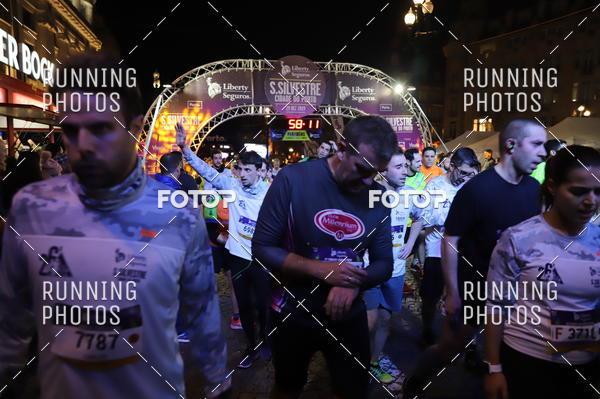 Buy your photos of the eventS�o Silvestre Porto 2019 on Fotop