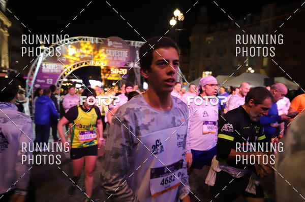 Buy your photos of the eventS�o Silvestre Porto 2019 on Fotop