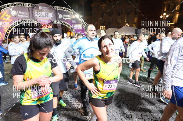 Buy your photos of the eventS�o Silvestre Porto 2019 on Fotop