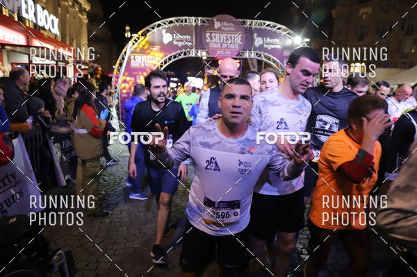 Buy your photos of the eventS�o Silvestre Porto 2019 on Fotop