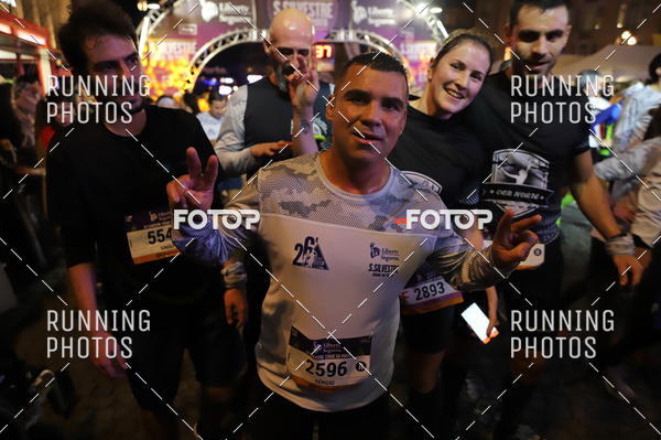 Buy your photos of the eventS�o Silvestre Porto 2019 on Fotop