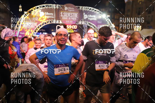 Buy your photos of the eventS�o Silvestre Porto 2019 on Fotop