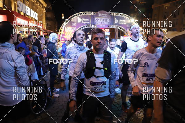 Buy your photos of the eventS�o Silvestre Porto 2019 on Fotop