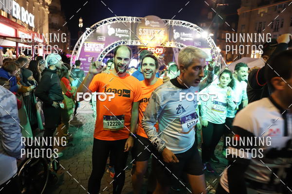 Buy your photos of the eventS�o Silvestre Porto 2019 on Fotop