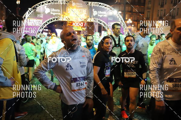 Buy your photos of the eventS�o Silvestre Porto 2019 on Fotop