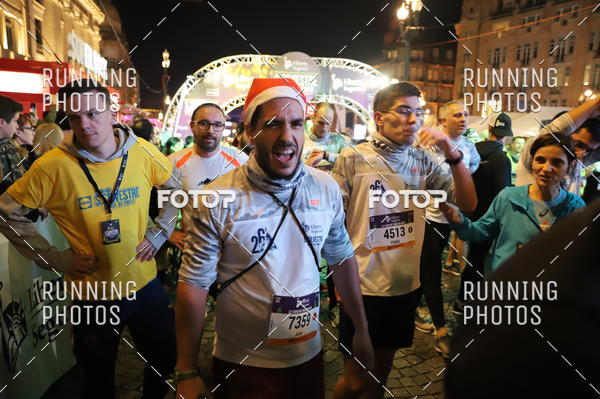 Buy your photos of the eventS�o Silvestre Porto 2019 on Fotop