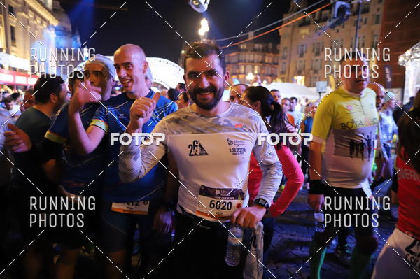 Buy your photos of the eventS�o Silvestre Porto 2019 on Fotop
