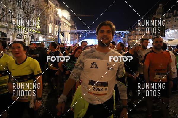 Buy your photos of the eventS�o Silvestre Porto 2019 on Fotop