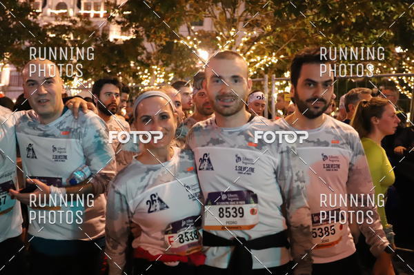 Buy your photos of the eventS�o Silvestre Porto 2019 on Fotop