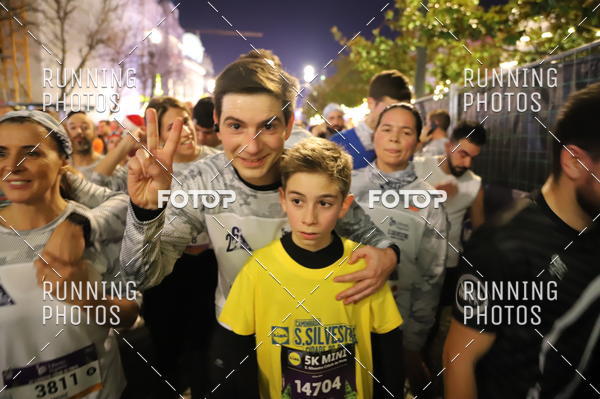 Buy your photos of the eventS�o Silvestre Porto 2019 on Fotop