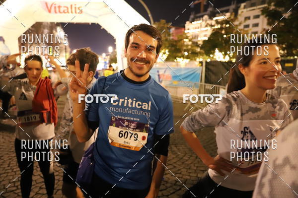 Buy your photos of the eventS�o Silvestre Porto 2019 on Fotop