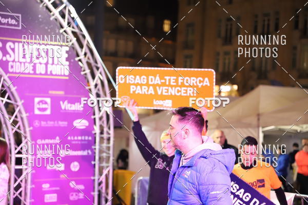 Buy your photos of the eventS�o Silvestre Porto 2019 on Fotop