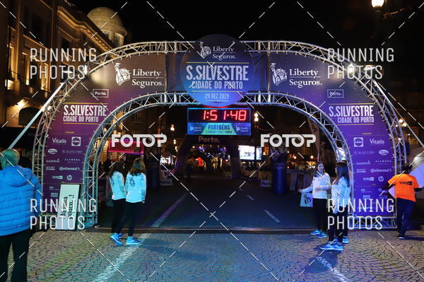 Buy your photos of the eventS�o Silvestre Porto 2019 on Fotop