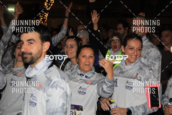 Buy your photos of the eventS�o Silvestre Porto 2019 on Fotop
