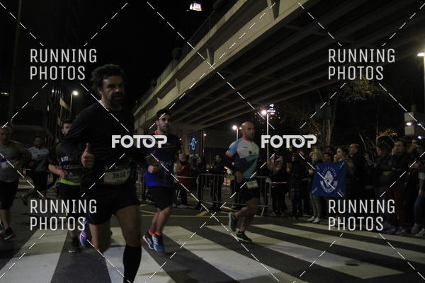 Buy your photos of the eventS�o Silvestre Porto 2019 on Fotop