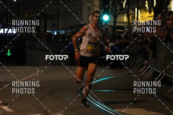 Buy your photos of the eventS�o Silvestre Porto 2019 on Fotop