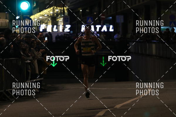 Buy your photos of the eventS�o Silvestre Porto 2019 on Fotop