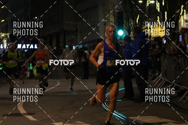 Buy your photos of the eventS�o Silvestre Porto 2019 on Fotop
