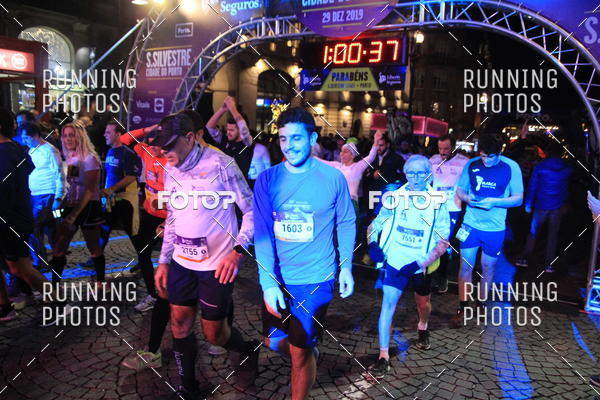 Buy your photos of the eventS�o Silvestre Porto 2019 on Fotop