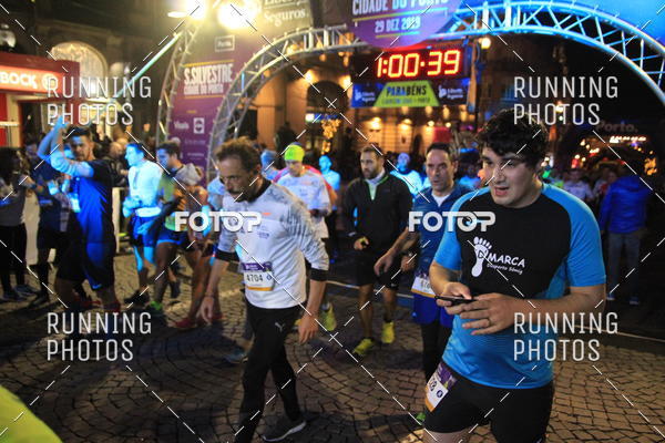 Buy your photos of the eventS�o Silvestre Porto 2019 on Fotop