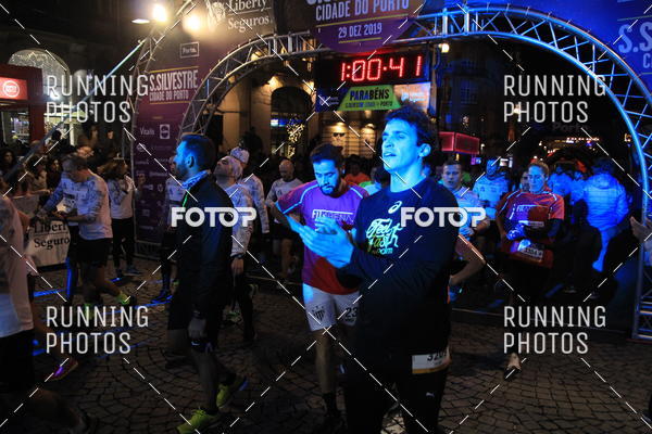 Buy your photos of the eventS�o Silvestre Porto 2019 on Fotop