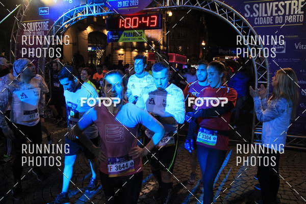 Buy your photos of the eventS�o Silvestre Porto 2019 on Fotop