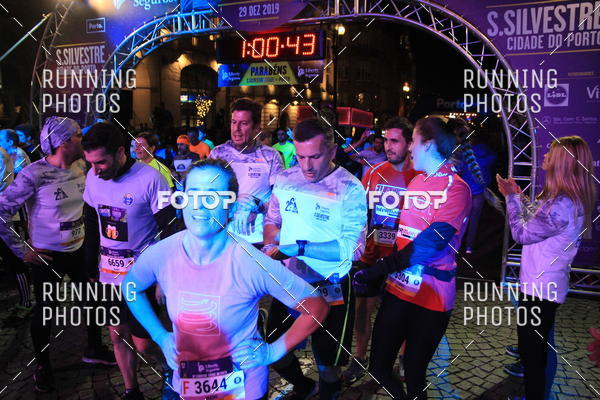 Buy your photos of the eventS�o Silvestre Porto 2019 on Fotop