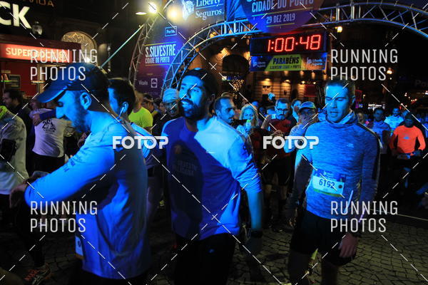 Buy your photos of the eventS�o Silvestre Porto 2019 on Fotop