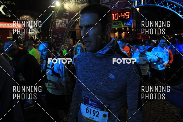 Buy your photos of the eventS�o Silvestre Porto 2019 on Fotop