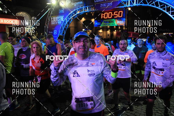 Buy your photos of the eventS�o Silvestre Porto 2019 on Fotop