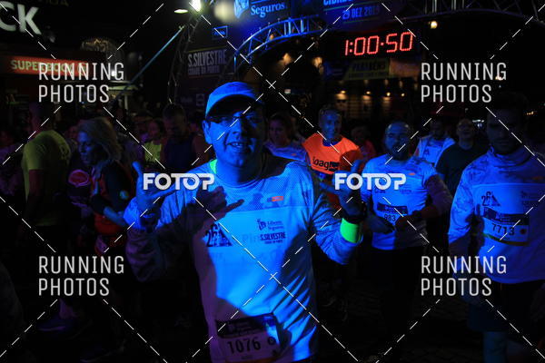 Buy your photos of the eventS�o Silvestre Porto 2019 on Fotop