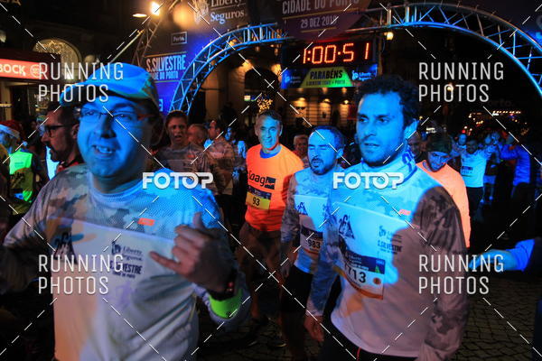 Buy your photos of the eventS�o Silvestre Porto 2019 on Fotop