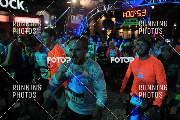 Buy your photos of the eventS�o Silvestre Porto 2019 on Fotop