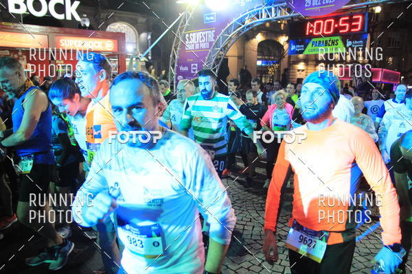 Buy your photos of the eventS�o Silvestre Porto 2019 on Fotop