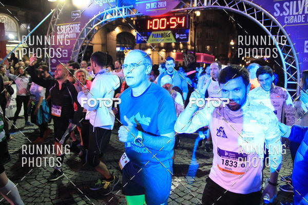 Buy your photos of the eventS�o Silvestre Porto 2019 on Fotop