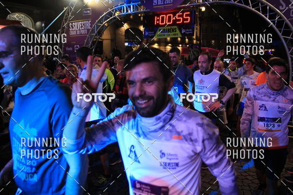 Buy your photos of the eventS�o Silvestre Porto 2019 on Fotop