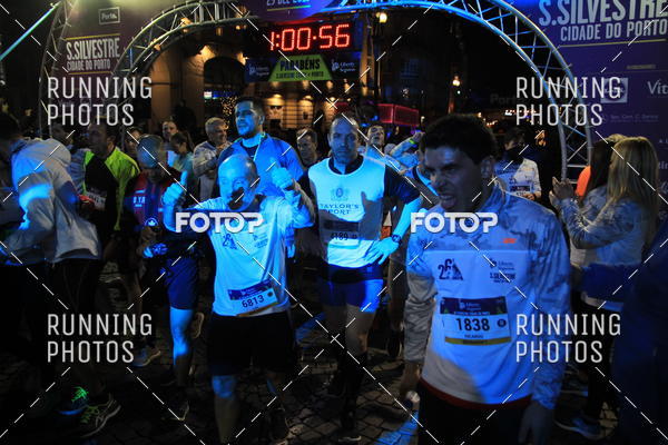 Buy your photos of the eventS�o Silvestre Porto 2019 on Fotop