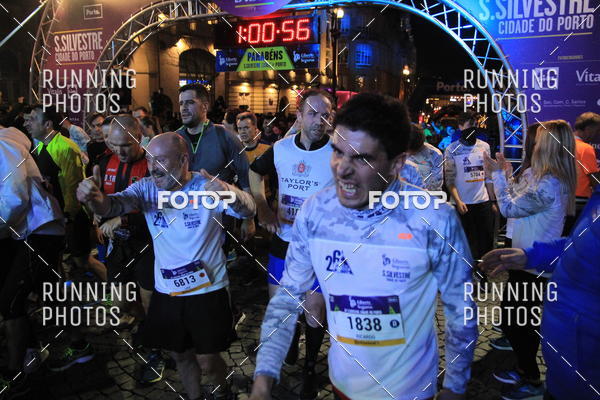 Buy your photos of the eventS�o Silvestre Porto 2019 on Fotop