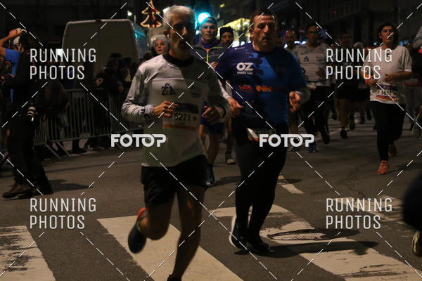 Buy your photos of the eventS�o Silvestre Porto 2019 on Fotop