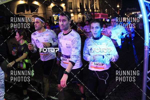 Buy your photos of the eventS�o Silvestre Porto 2019 on Fotop