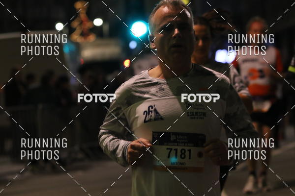 Buy your photos of the eventS�o Silvestre Porto 2019 on Fotop
