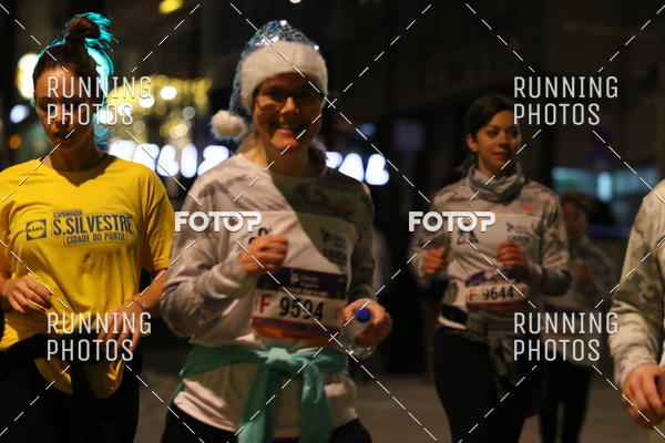 Buy your photos of the eventS�o Silvestre Porto 2019 on Fotop