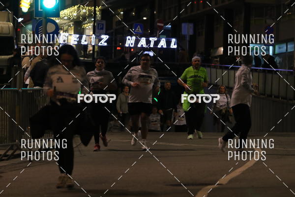 Buy your photos of the eventS�o Silvestre Porto 2019 on Fotop