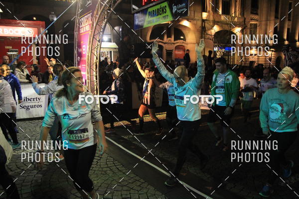 Buy your photos of the eventS�o Silvestre Porto 2019 on Fotop