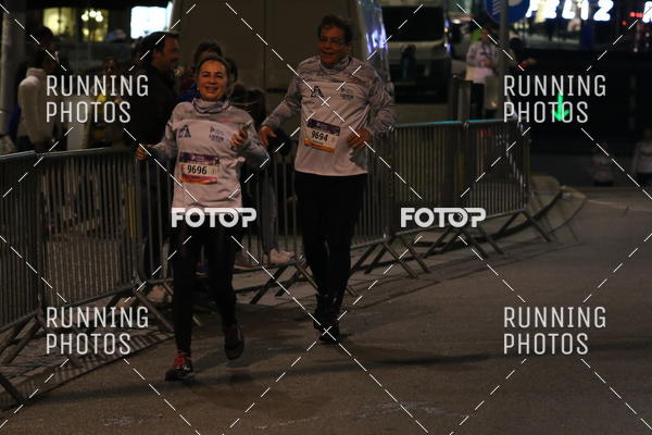 Buy your photos of the eventS�o Silvestre Porto 2019 on Fotop